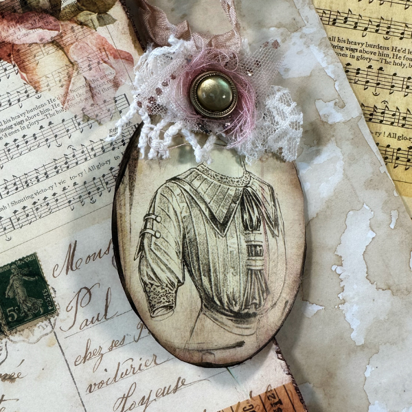Tag made from a printable and vintage paper